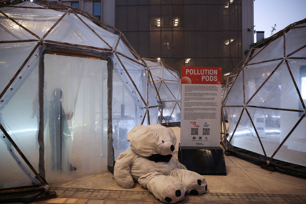 COP28 air pollution pods to demonstrate dirty air and importance of gases like black carbon and methane to climate but also health.